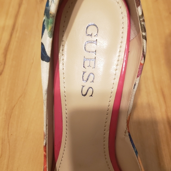 GUESS BEAUTIFUL FABRIC FLOWER STILETTO HEELS SIZE 7.5 - Picture 8 of 9